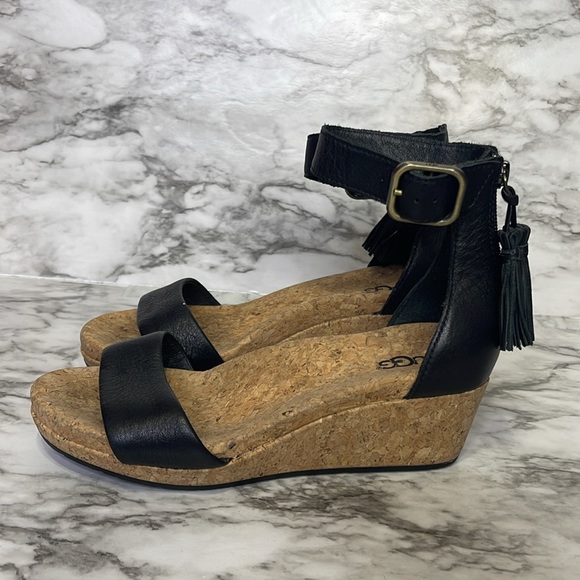 UGG Zoe 2 Wedge Sandals Women’s 6.5 Black Leather Wedge Tassel Zipper Back - Picture 4 of 12